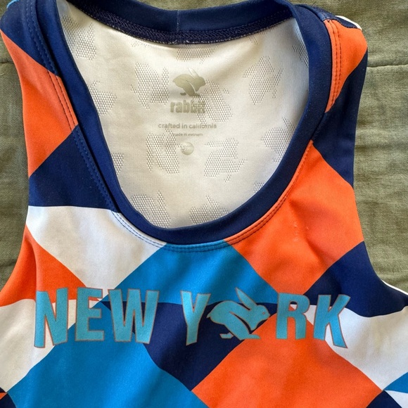 Rabbit New York Running Cropped Top with Built in Bra Size Small - Picture 2 of 5